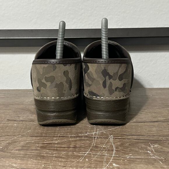 Dansko Professional Women’s Clog Nursing Shoes Size 8 Green Camo Suede - Picture 4 of 8